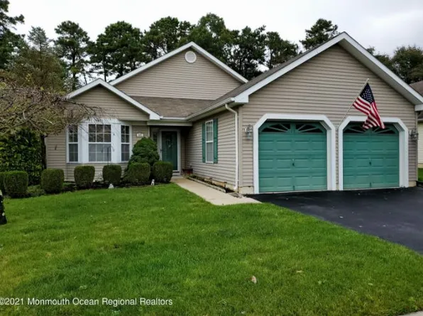 45 Meadows Ln, Whiting, NJ 08759