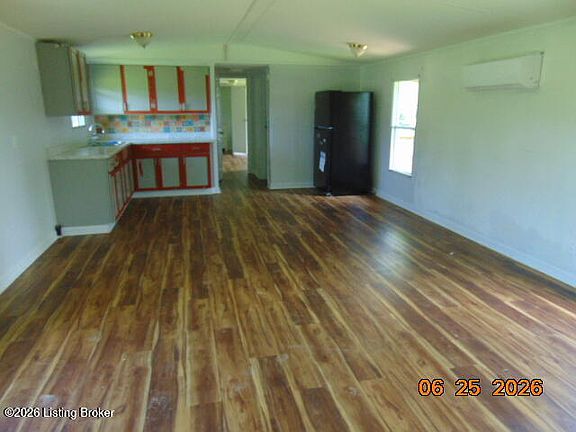 5th image of 664 Coakley Ln