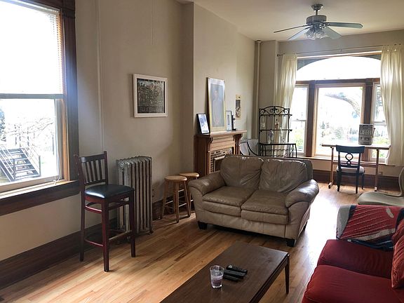 3rd image of 1221 N Hoyne Ave #1