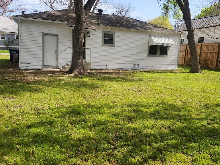 926 Cross St — Photo 13