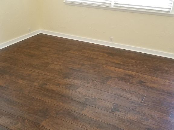 LIVING ROOM FLOOR