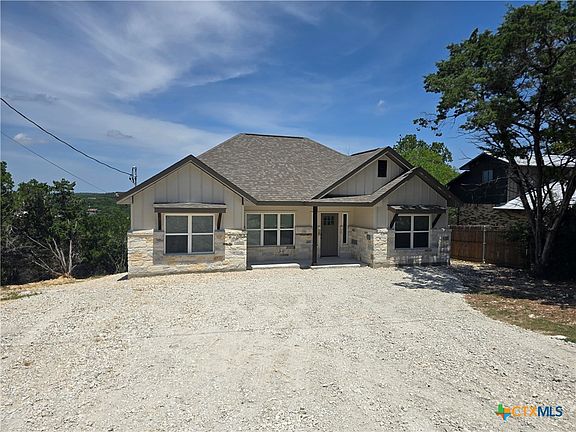 3rd image of 563 Irene Dr