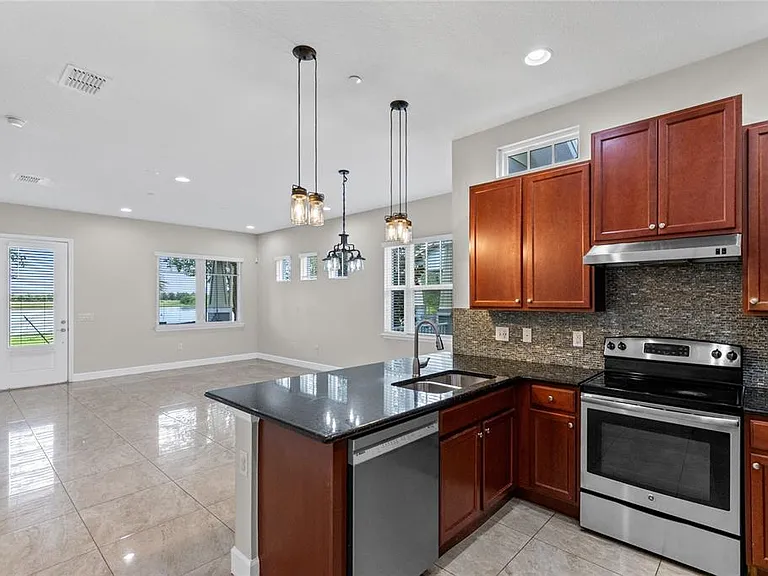 13775 Benavente Ave — Photo 6