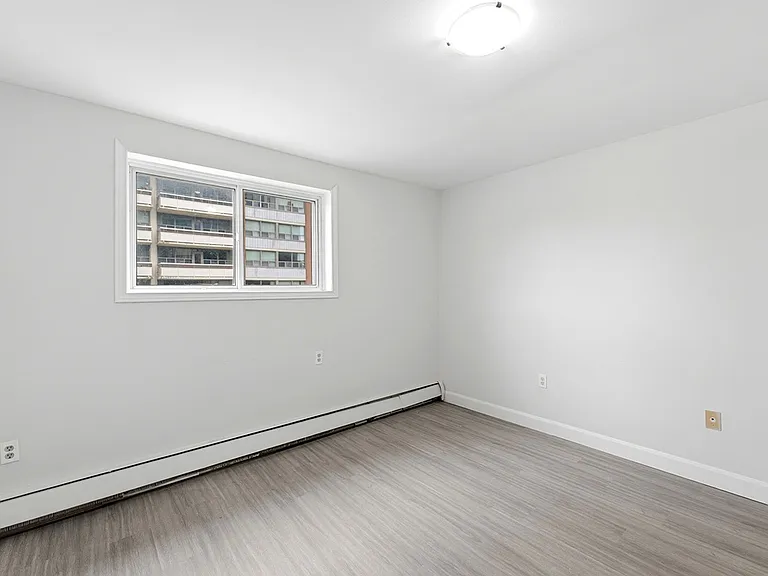 1223 Richmond St — Photo 17