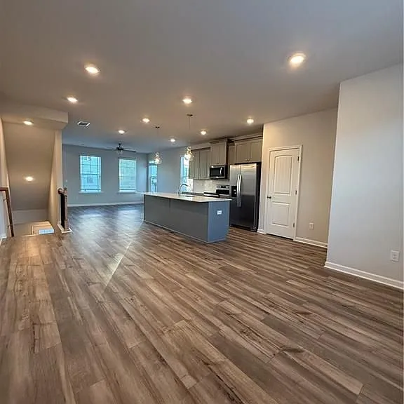 3203 Bateman Dr — Photo 6