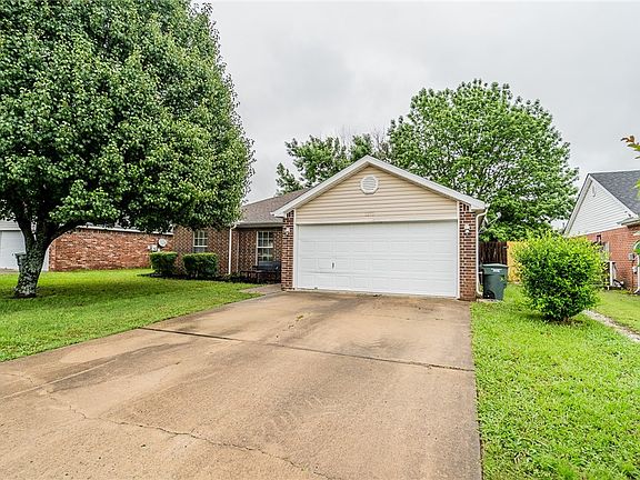 2nd image of 1370 S Jasmine Ln