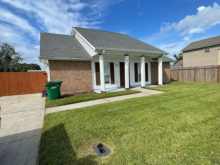 608 Medford Dr — Photo 17