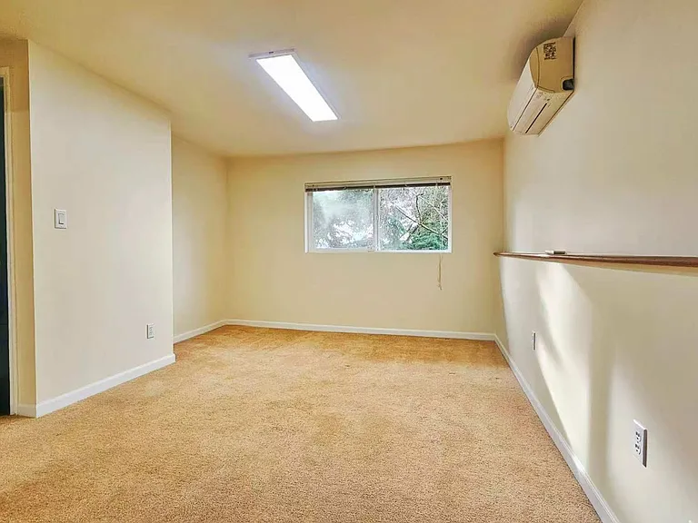 7127 S 130th St — Photo 24
