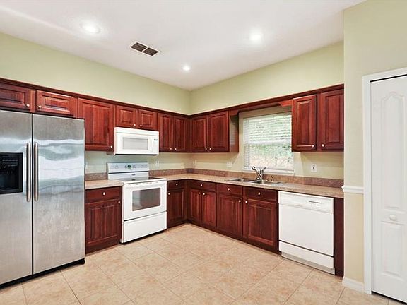 3rd image of 102 Belgian Way