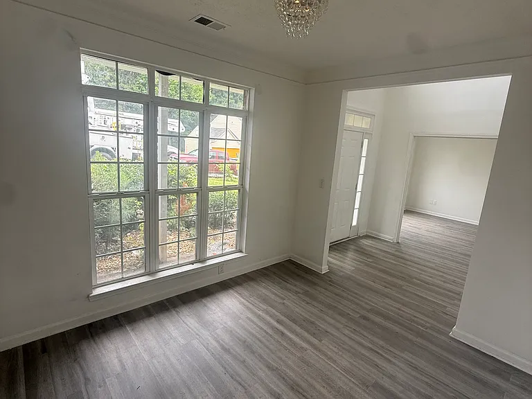 705 Waveland Ave — Photo 31