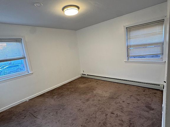 4th image of 452-454 Paxton St