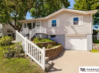 7866 Tilford Cir, Ralston, NE 68127