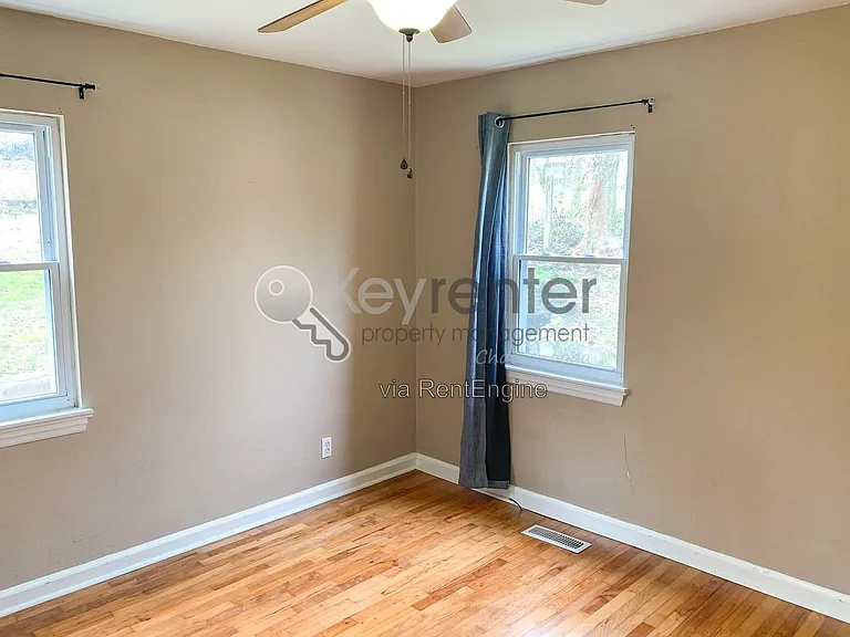 1410 Elm St — Photo 7
