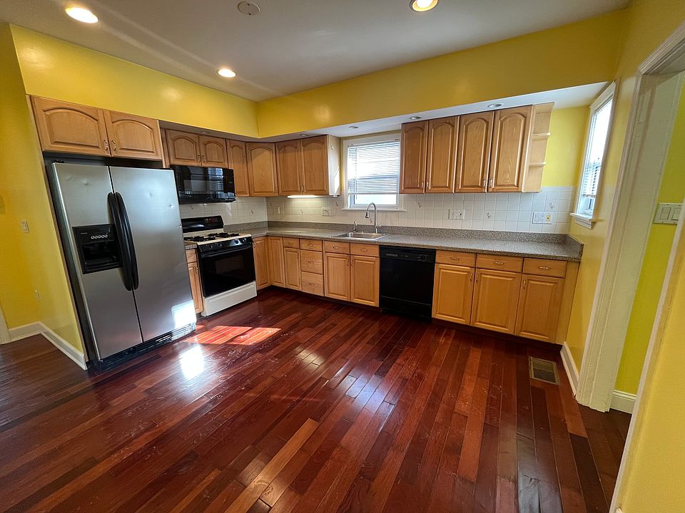 1st image of 6 Eliot St #1