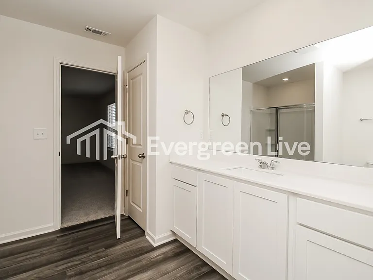 103 Rowlett Pl — Photo 5