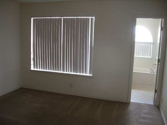 4th image of 5003 Wood Glen Dr