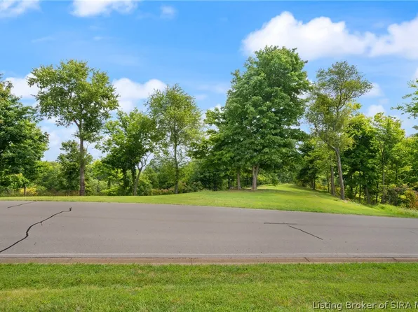 9305 N Skyline Drive, Floyds Knobs, IN 47119