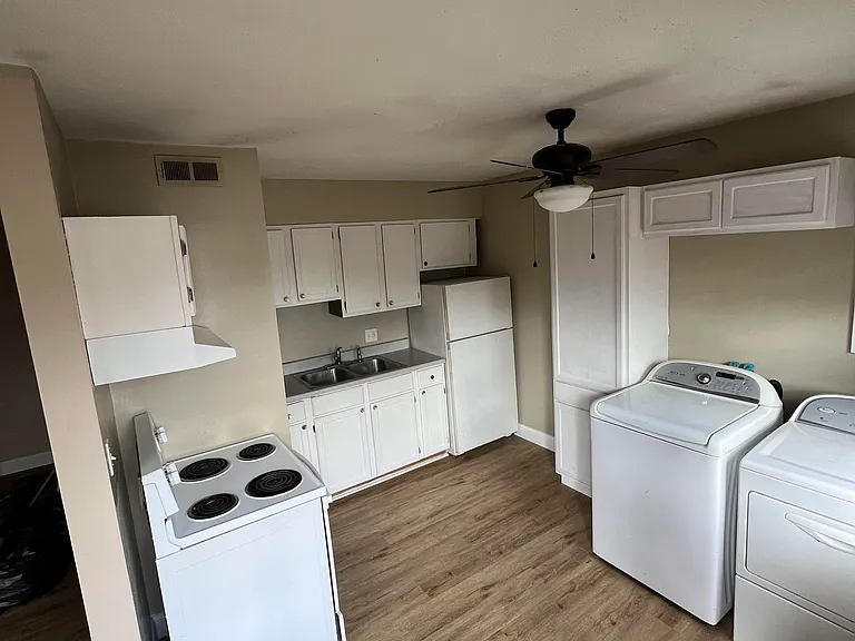 Kitchen/Laundry