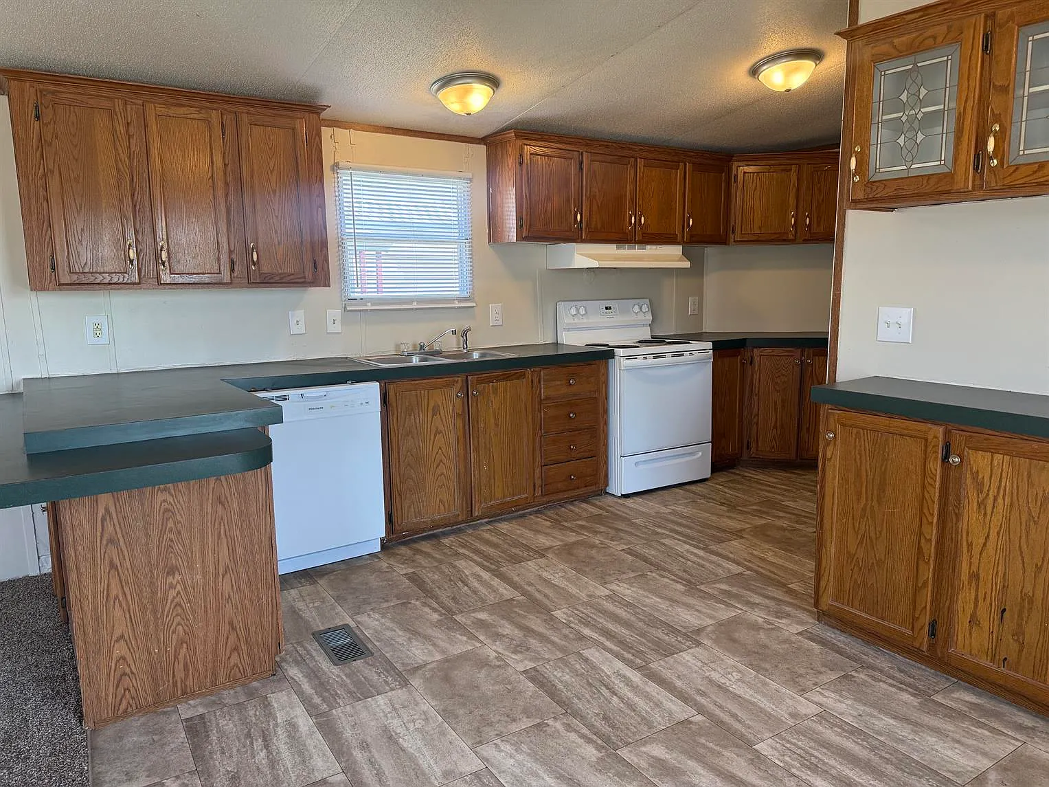 3 bed, $950 — Photo 4
