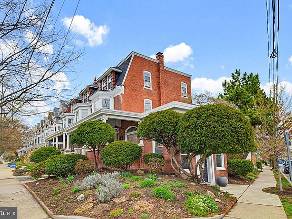 3rd image of 405 College Ave