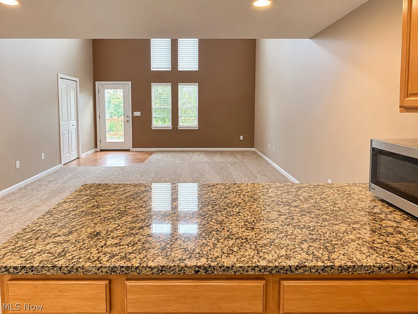 3 bed, 2.5 bath, 2563 sqft, $2,400 — Photo 4