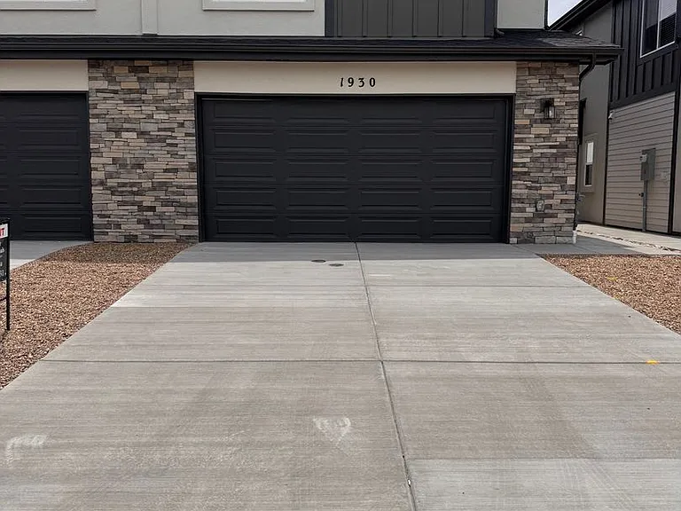 1930 Erin Loop — Photo 2