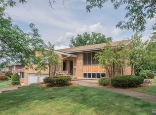115 Buckingham Dr, Hackensack, NJ 07601