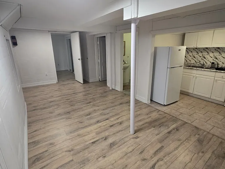 40 Lillooet Cres #BASEMENT — Photo 8