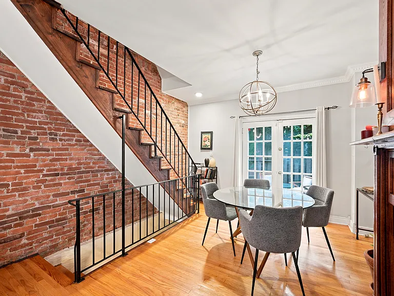 308 Pemberton St — Photo 6