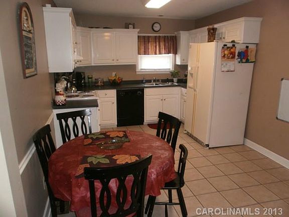 4th image of 211 Calhoun St