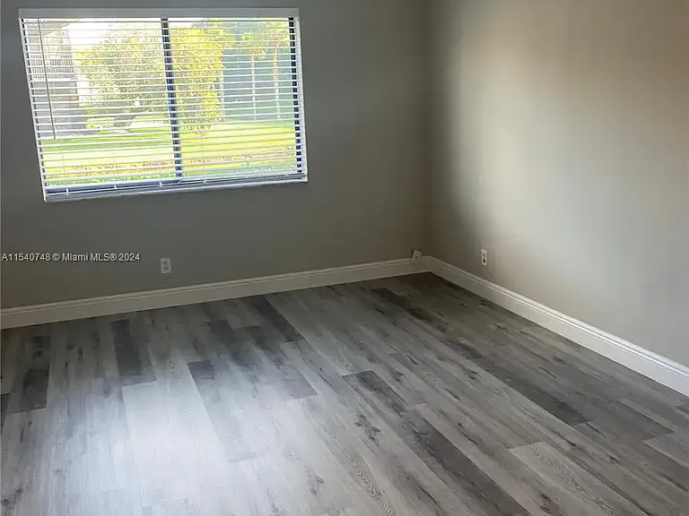 389 Lakeview Dr #101 — Photo 10