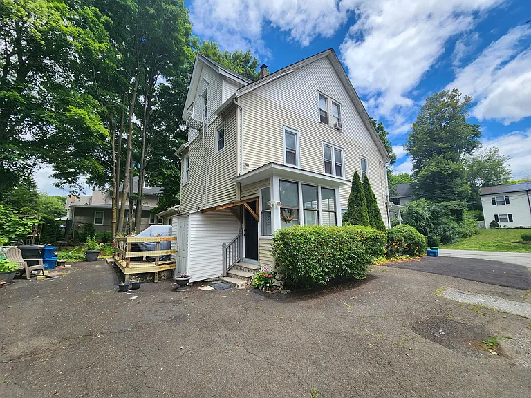 15 Lake Ave #B — Photo 4