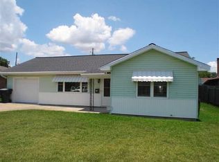 2910 Azalea Ln, Groves, TX 77619