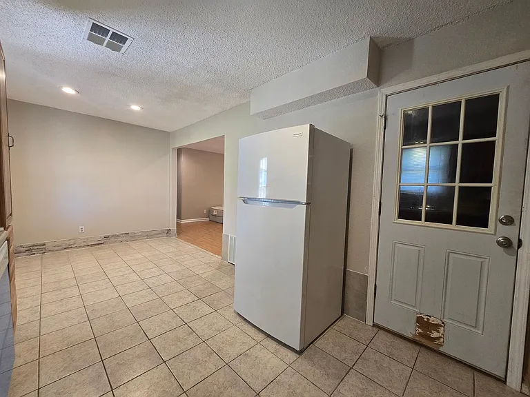 112 Thomas Blvd — Photo 32