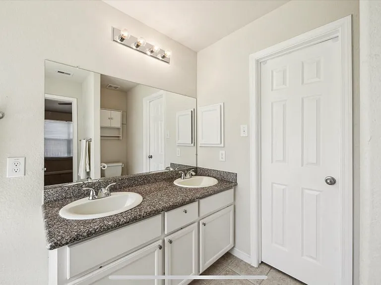 3039 Boxwood Springs Ln — Photo 18