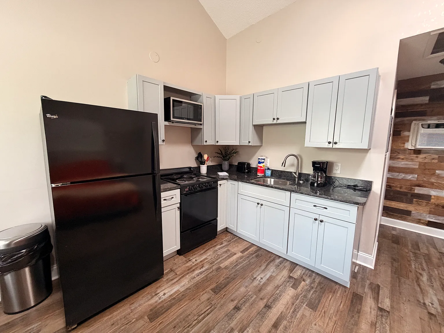 Studio, 500 sqft, $1,275 — Photo 3