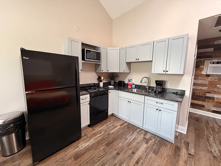 3814 Memorial Blvd #2 — Photo 3