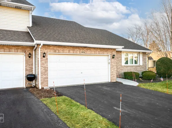 814 Bruce Robert Ln, Hampshire, IL 60140