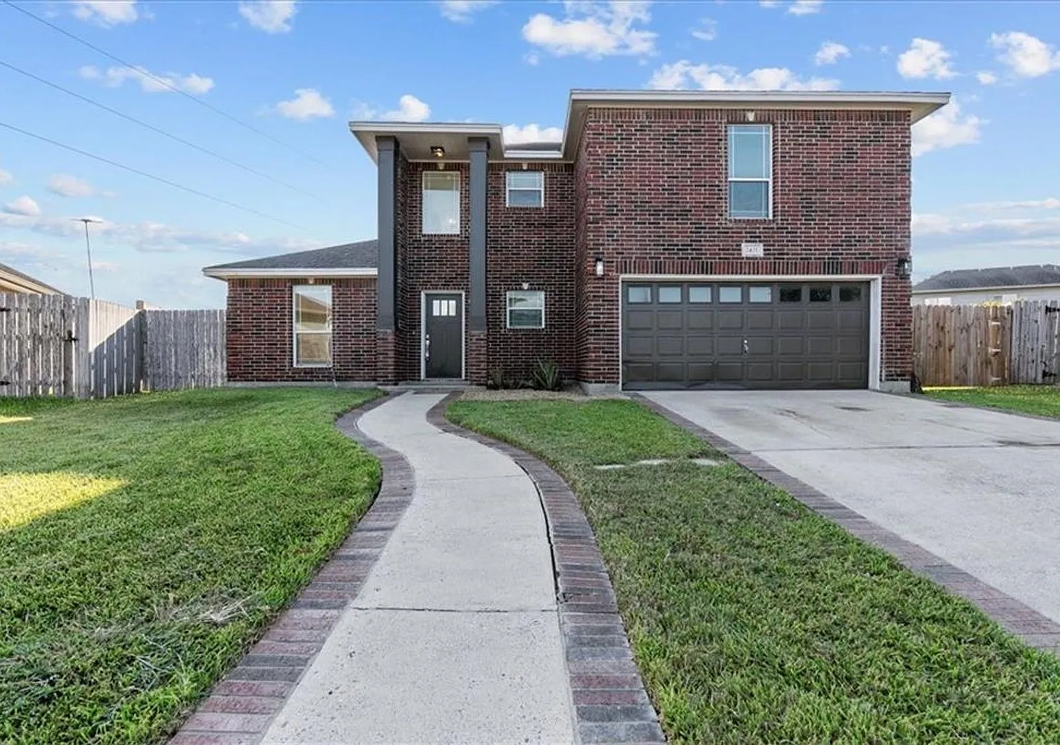 3/2 Southside over 2000 sqft — Photo 1