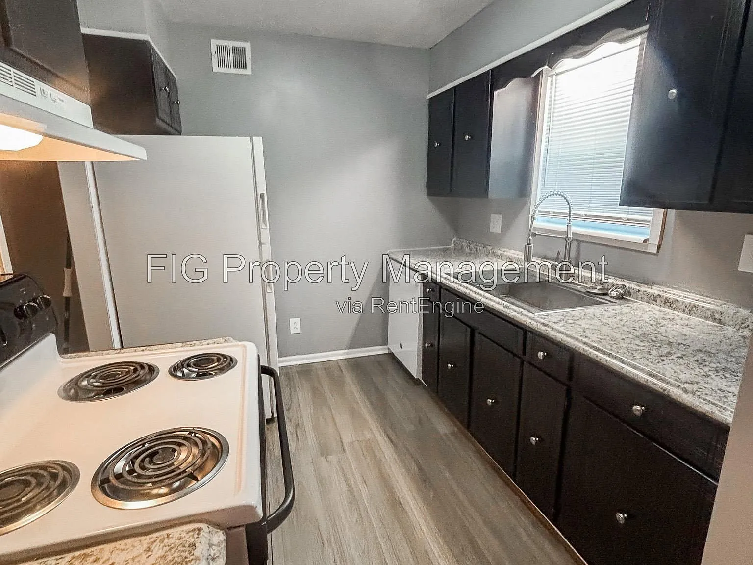 2 bed, 1.0 bath, $870 — Photo 2