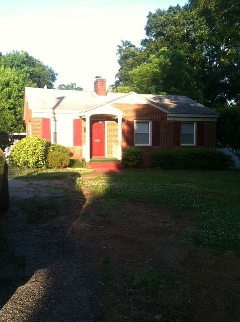 1st image of 257 Charlesworth Ave