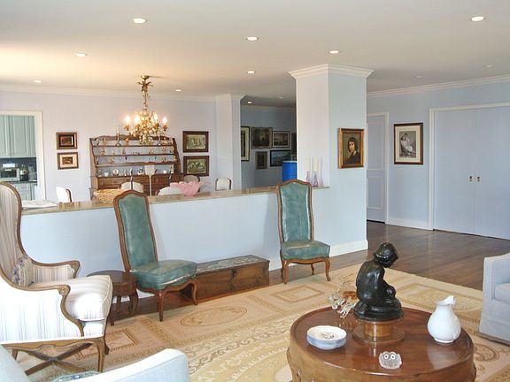4th image of 270-10-33W Queens Ave