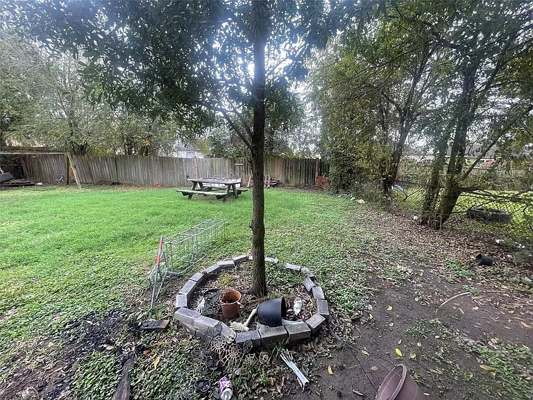 4810 Airport Blvd — Photo 8