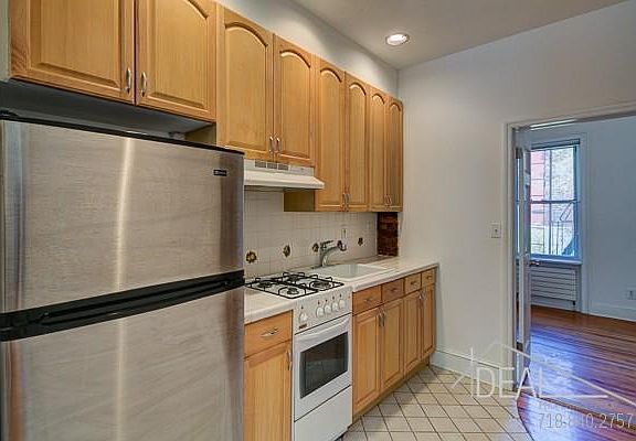 3rd image of 135 Kane St APT 1