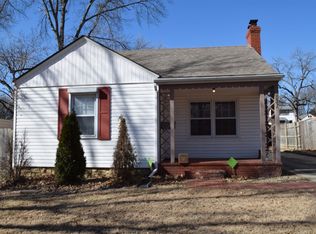 831 SW Hedgewood Ave, Topeka, KS 66606