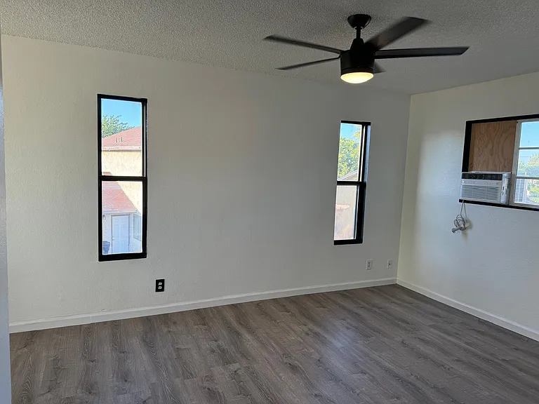 44060 Palm Ln — Photo 7