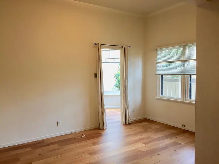 211 W Sola St #A — Photo 10