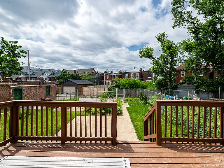 5750 Waterman Blvd — Photo 26