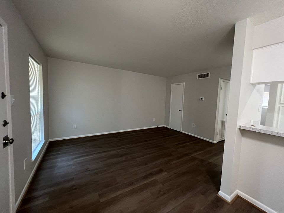 CED21BS 321 E Cedar St Angleton TX Zillow