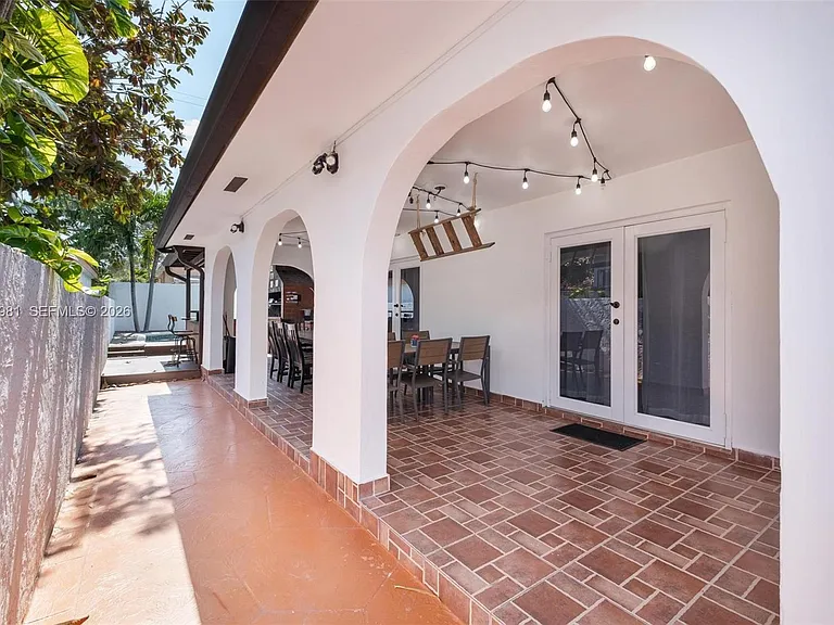 2430 SW 22nd Ter — Photo 37